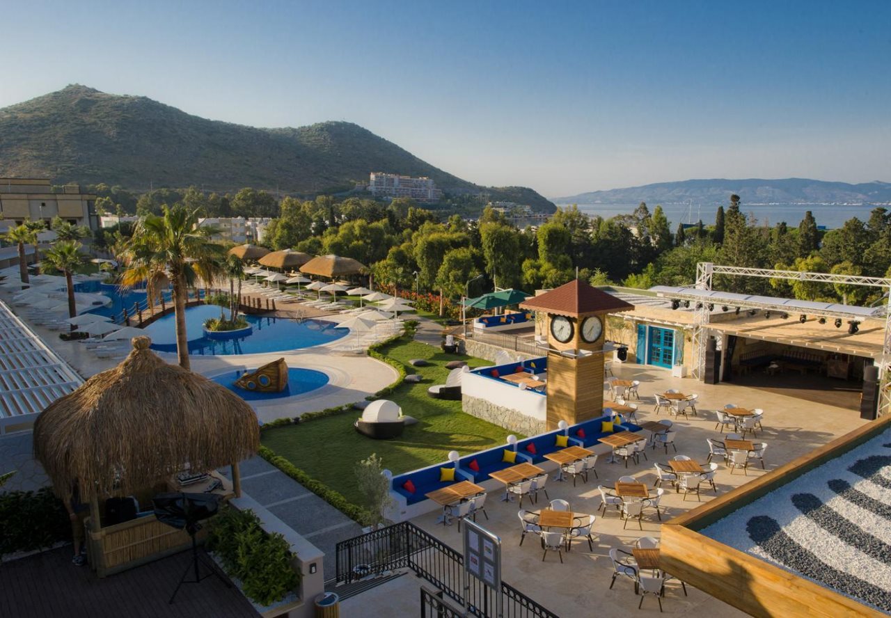 Bellazure Hotel