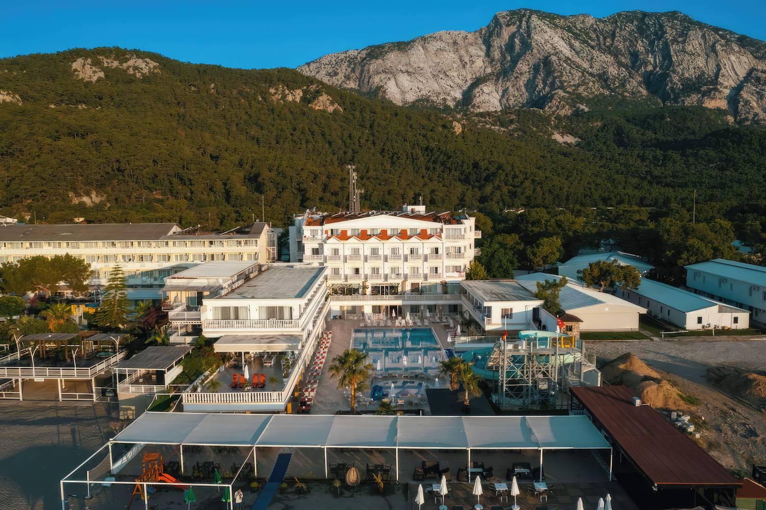 La Perla Hotel