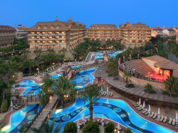 Royal Dragon Hotel - Foto 2