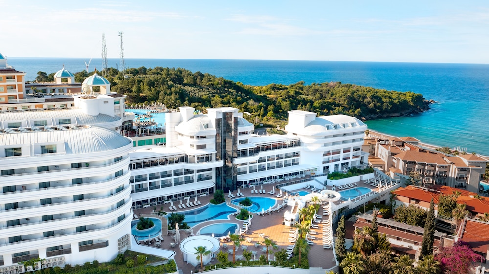 Laguna Beach Alya Resort & Spa - Foto 1