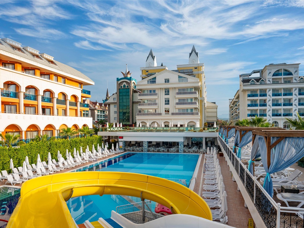 Dream World Resort & Spa